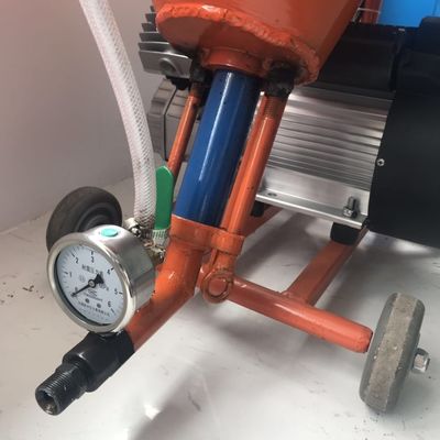 Automatische cement-sandgipsmachine voor het gipseren en besproeien van wandvloeren
